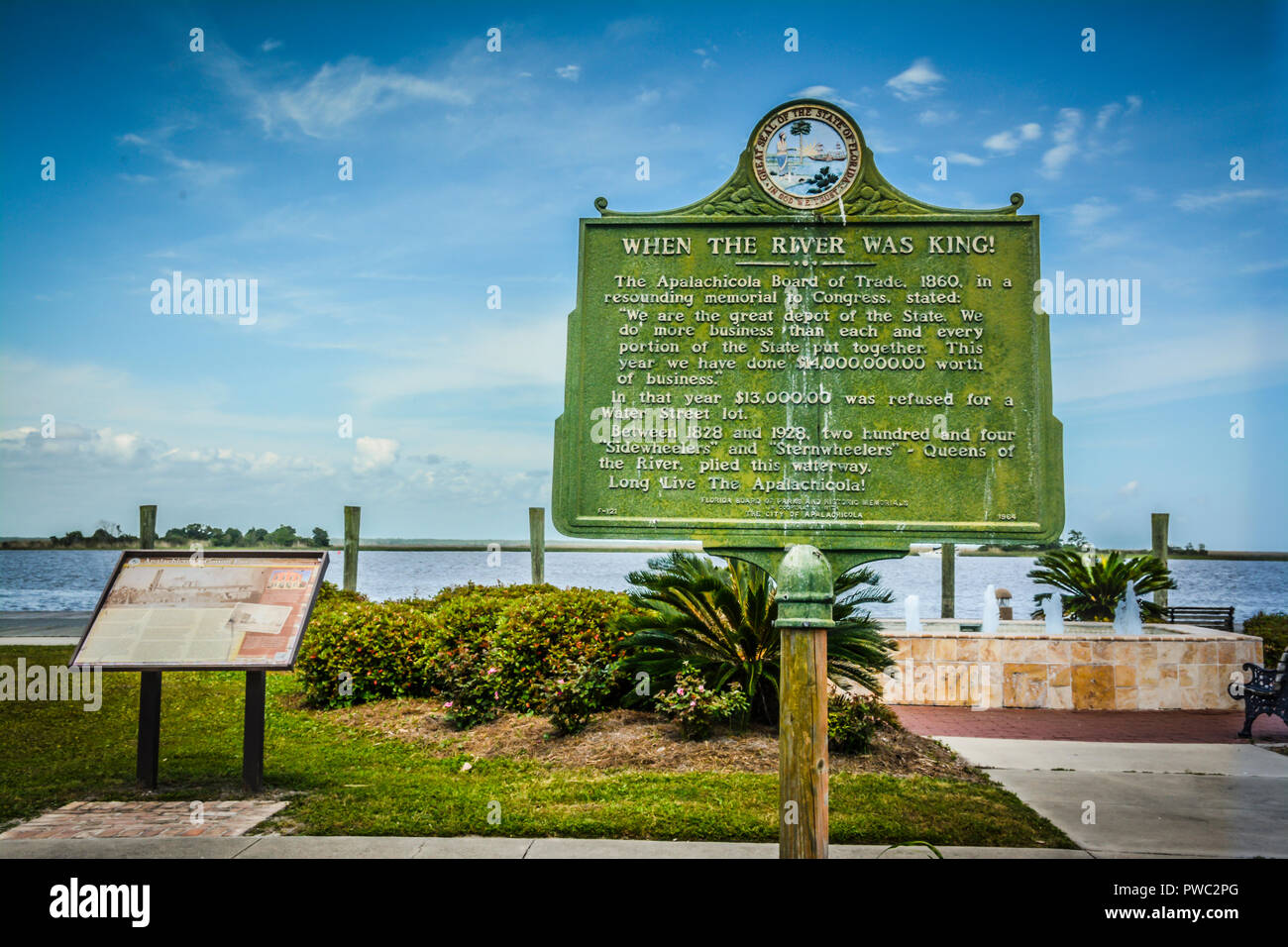 Historische Gedenktafel „When the River was King“ an der Apalachicola Wasserwege im Florida Panhandle Stockfoto