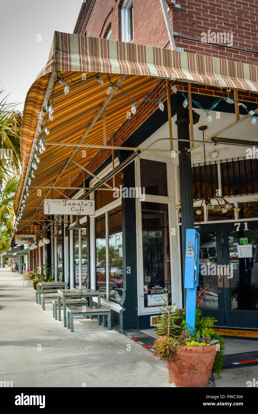 Die kleine Stadt von Apalachicola im Florida Panhandle bietet viele Restaurants & Shopping im kulturellen Stil der alten Florida, urig und charmant. Stockfoto