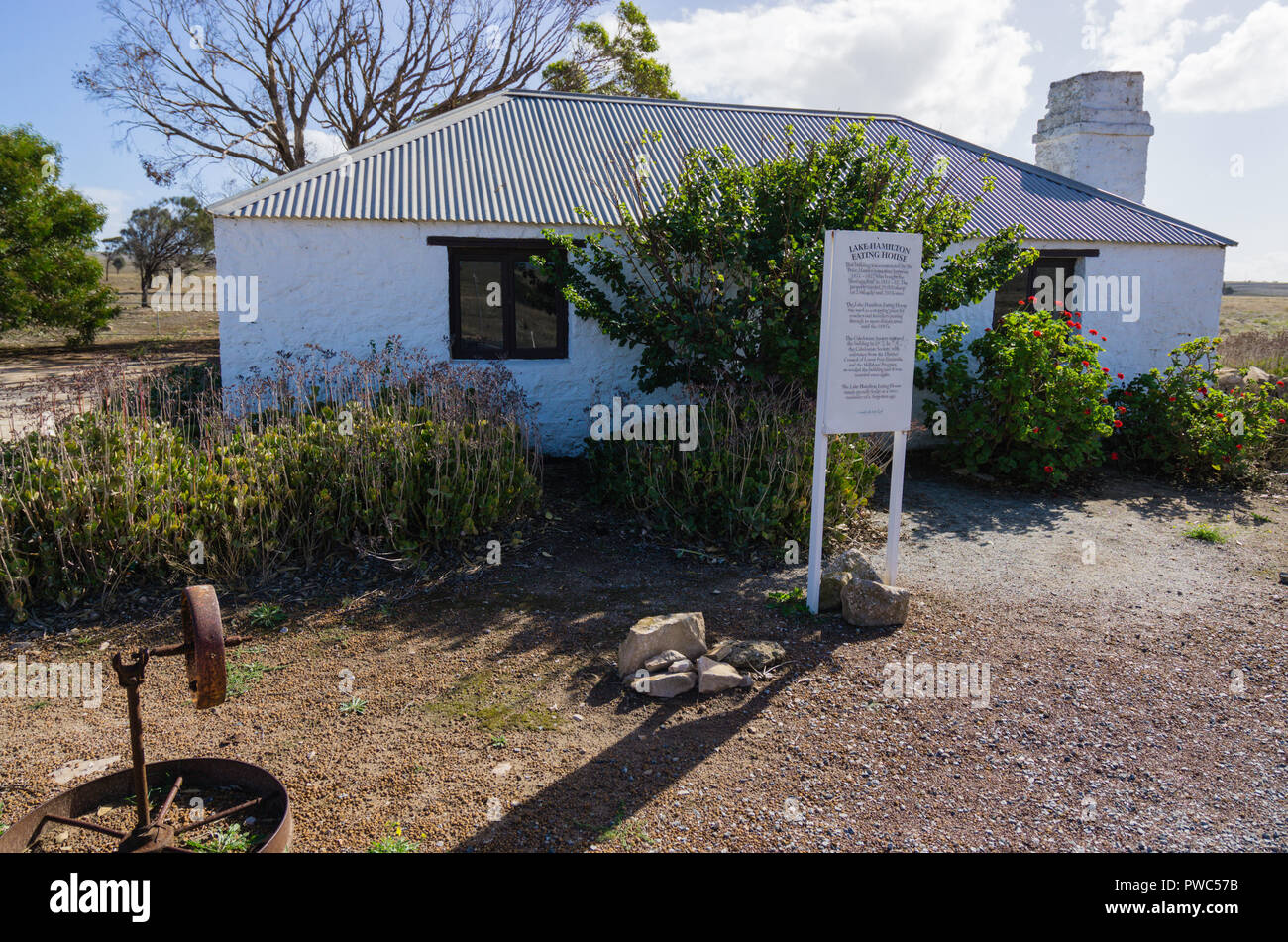Die weißen Steinen ummauerten Gebäude der restaurierten See Hamilton Essen Haus auf dem Flinders Highway in der Nähe von Coffin Bay South Australia Stockfoto