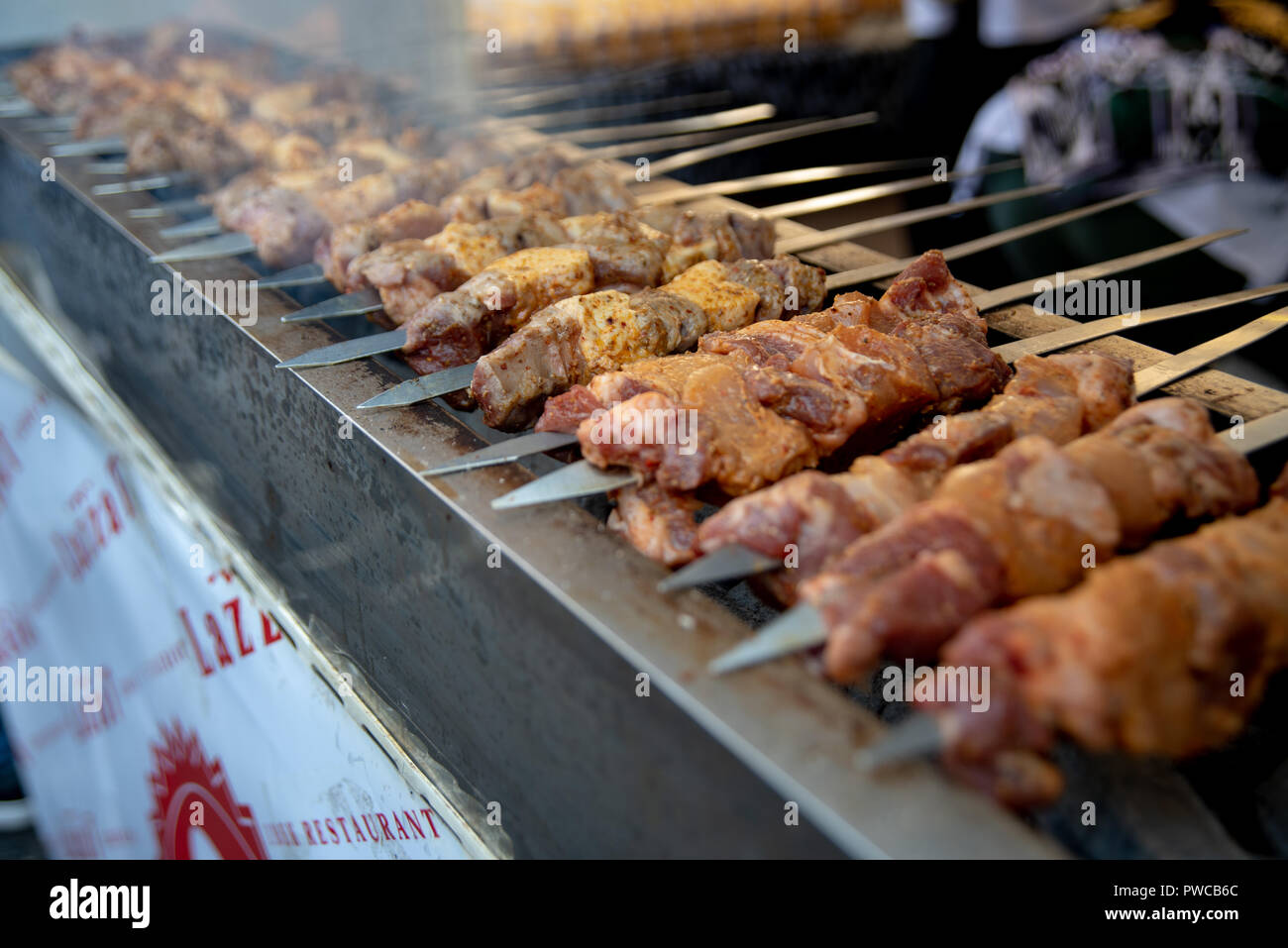 Essen gebacken mit Stöcken, Seoul Street Food, Korea. Stockfoto