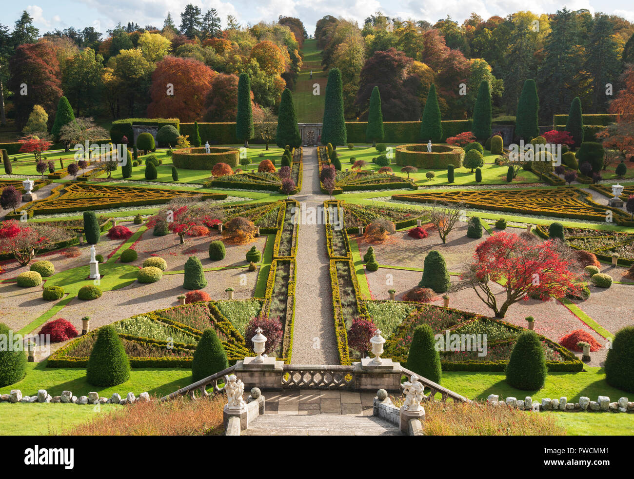 Anzeigen von Drummond Castle Garten im Herbst in Crieff, Schottland, Großbritannien Stockfoto