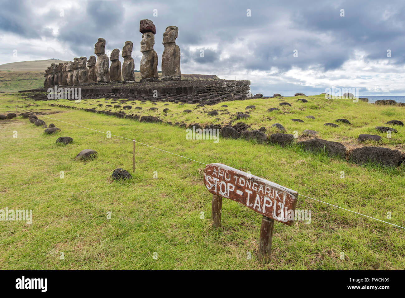 Zu den 15 moai von tongariki Stockfoto