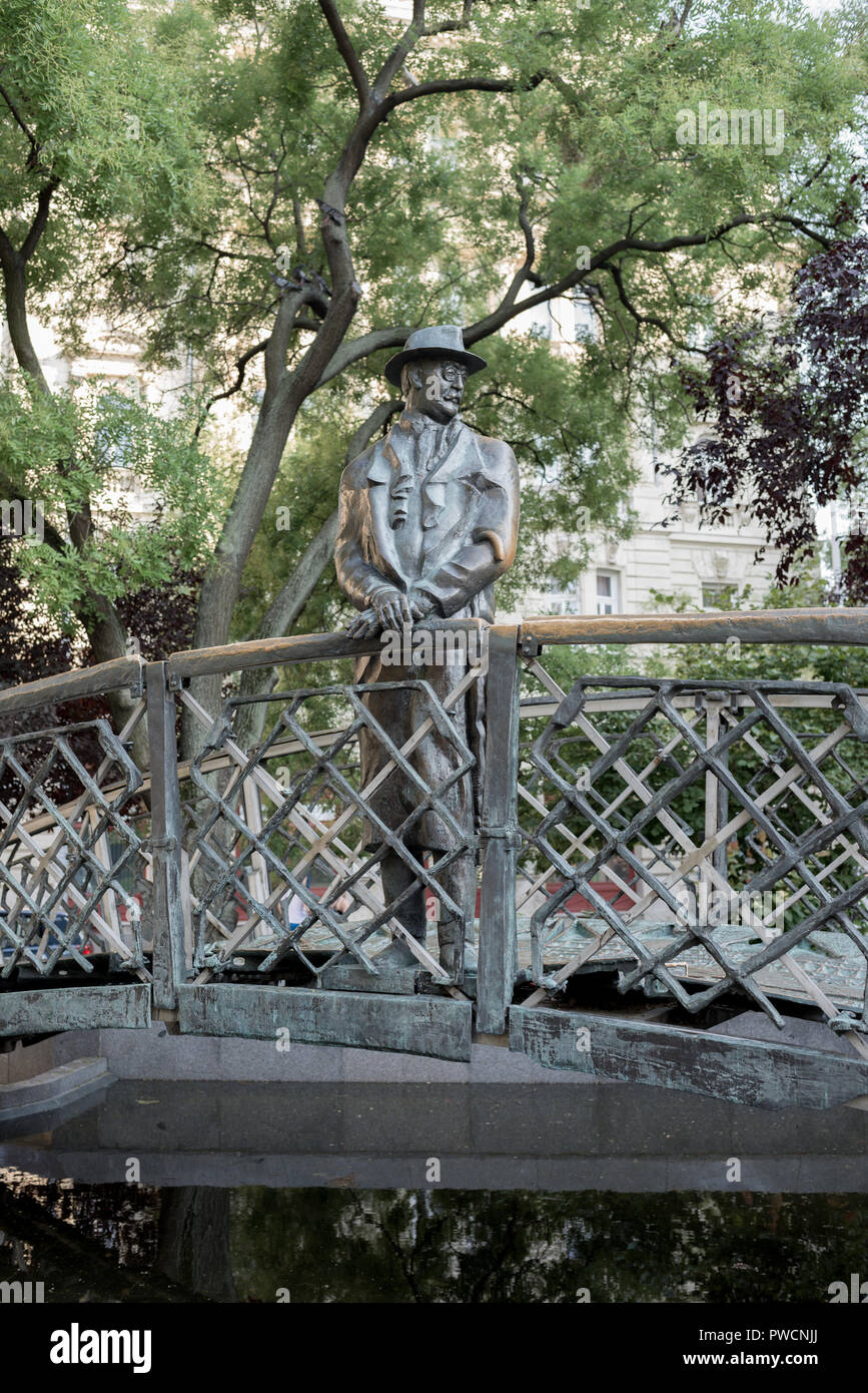 Budapest, Ungarn - 3. August 2018: Bronzestatue des ungarischen Politiker Imre Nagy, Ministerpräsident in den 50s Stockfoto