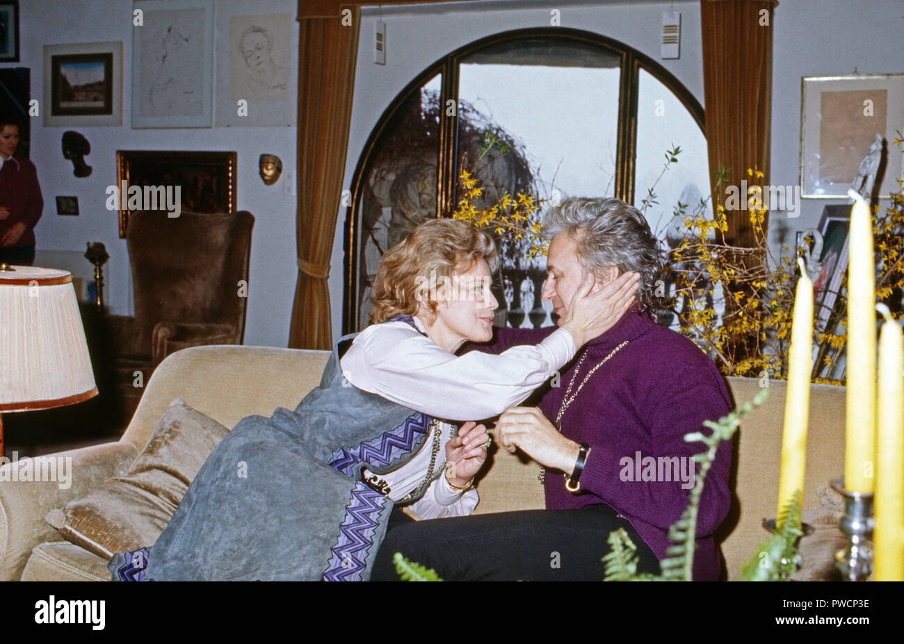 Sterben plant Maria Schell mit Ehemann Veit Relin, Schweiz 1977. Schauspielerin Maria Schell mit Ehemann Veit Relin, Schweiz 1978. Stockfoto