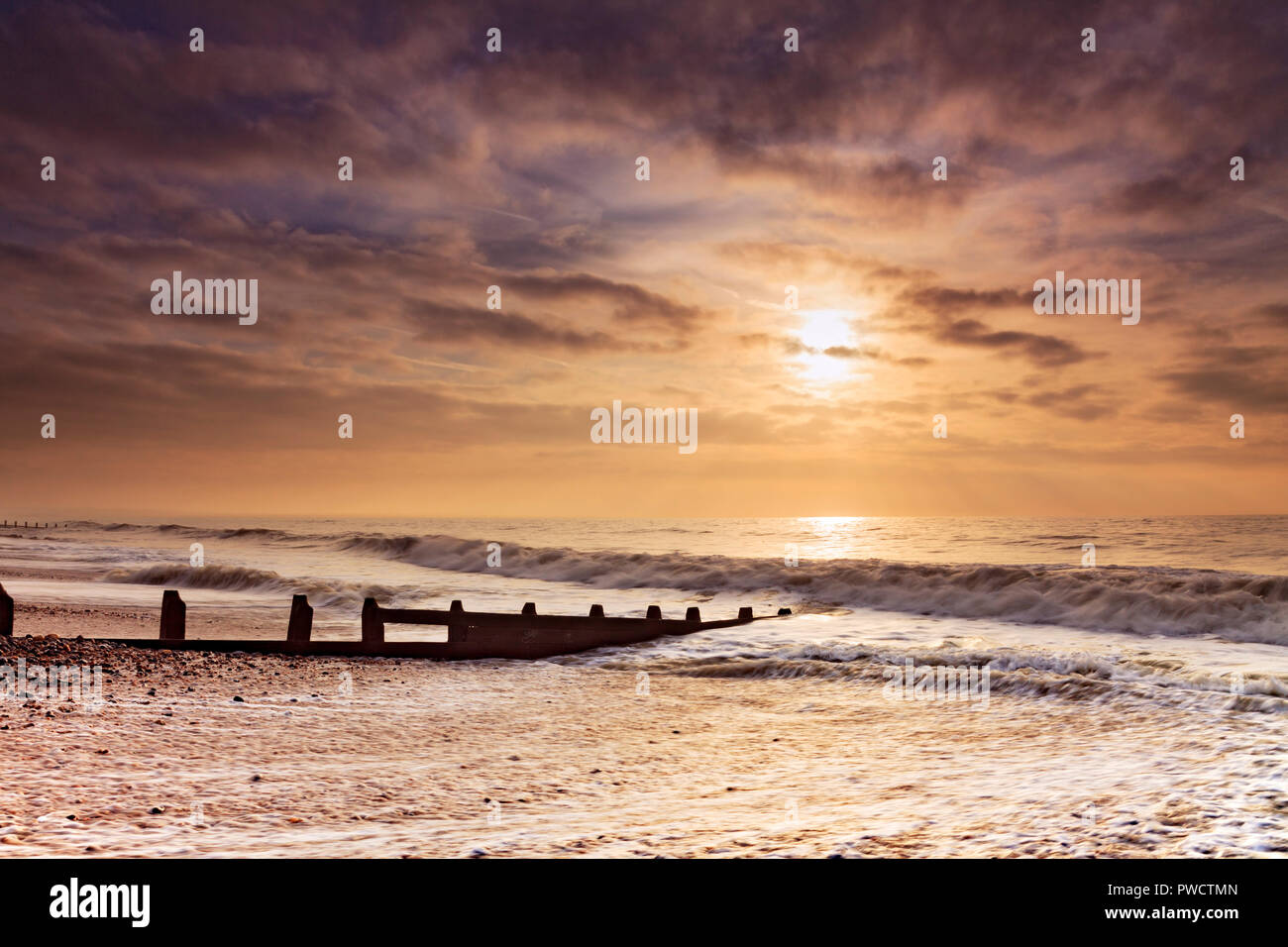 Küsten Küstenlinie von Worthing bei Sonnenaufgang, Worthing, West Sussex Stockfoto