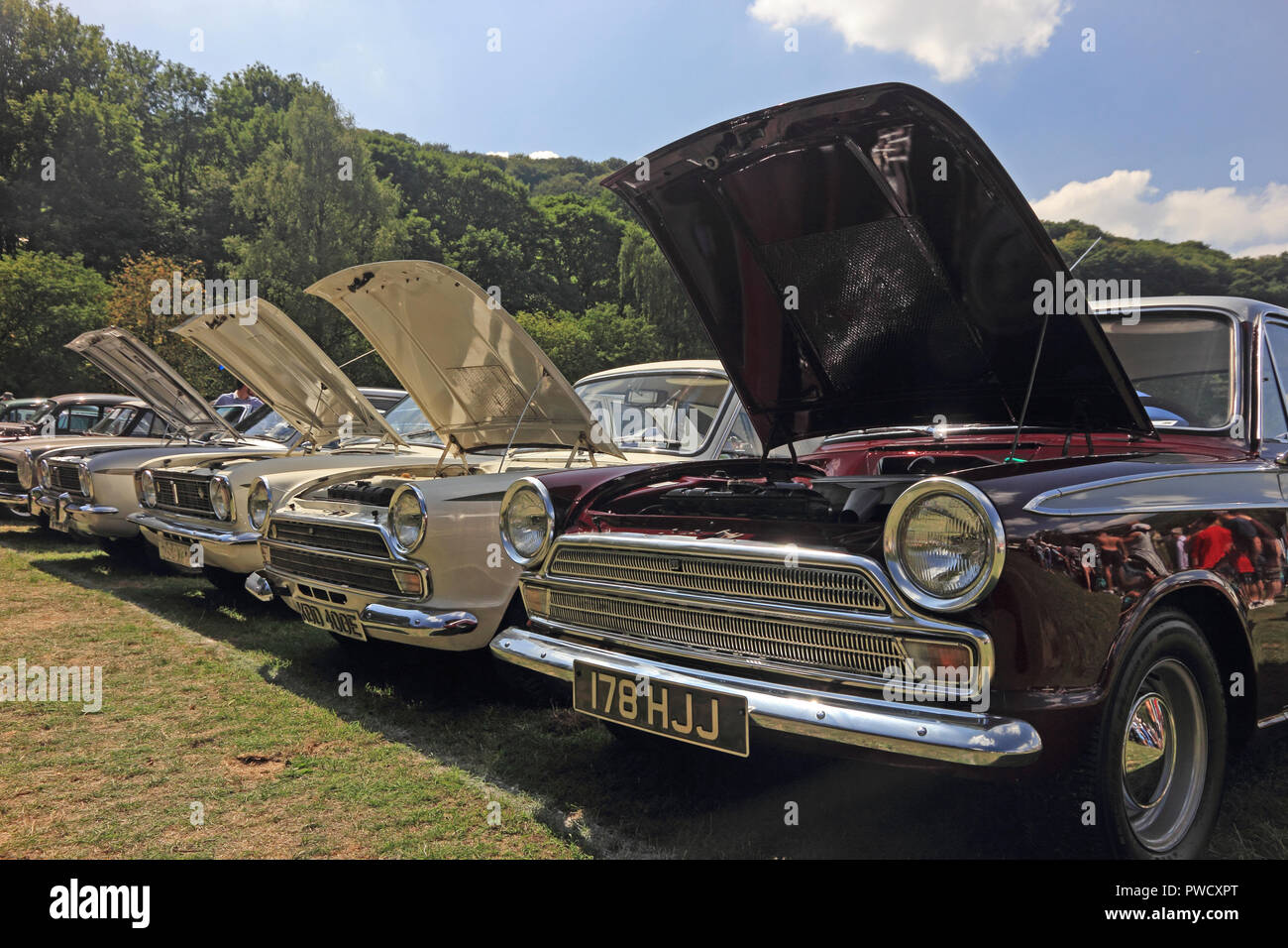 Markierung 1 und 2 Ford Cortina Autos auf der Car Show Stockfoto