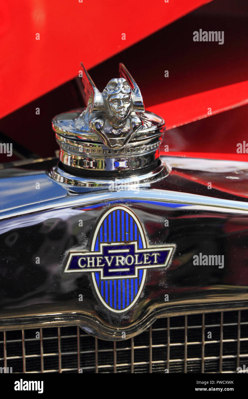 Chevrolet logo und kühlerfigur auf 1930 Sport Roadster Stockfoto