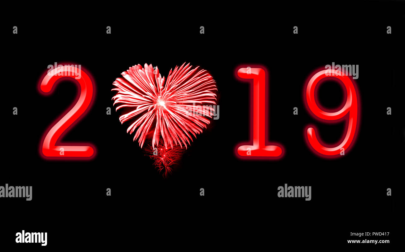 2019, Red Feuerwerk in der Form eines Herzens Stockfoto