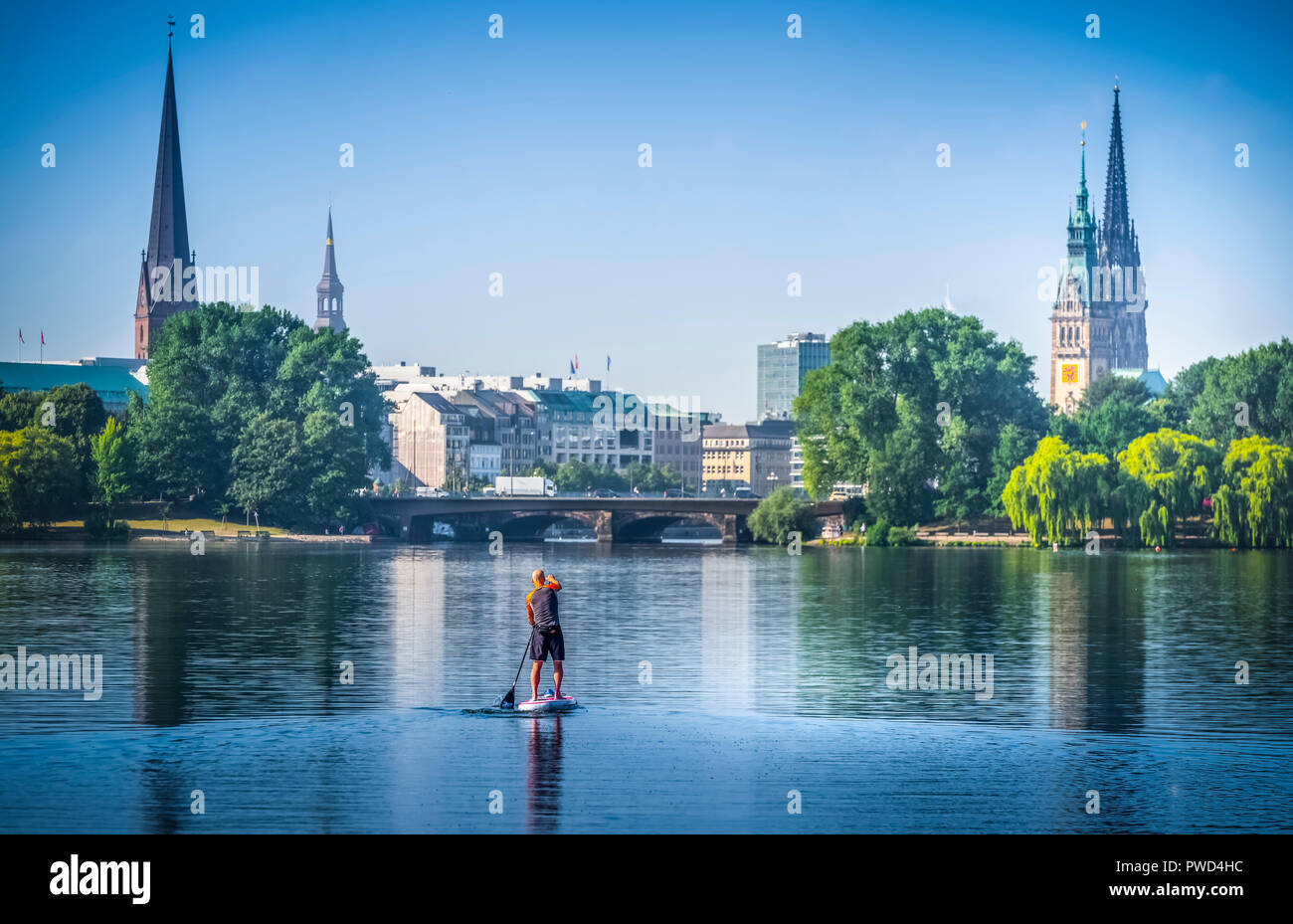 Deutschland, Hamburg, Alster, Außenalster, paddeln, paddeln, Stand Up Paddeln Stockfoto