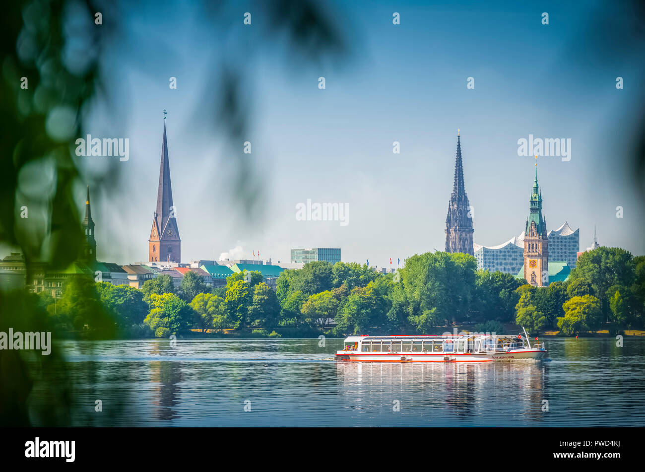 Deutschland, Hamburg, Skyline, Alster, Außenalster, Schiff, Ausflugsschiff Stockfoto