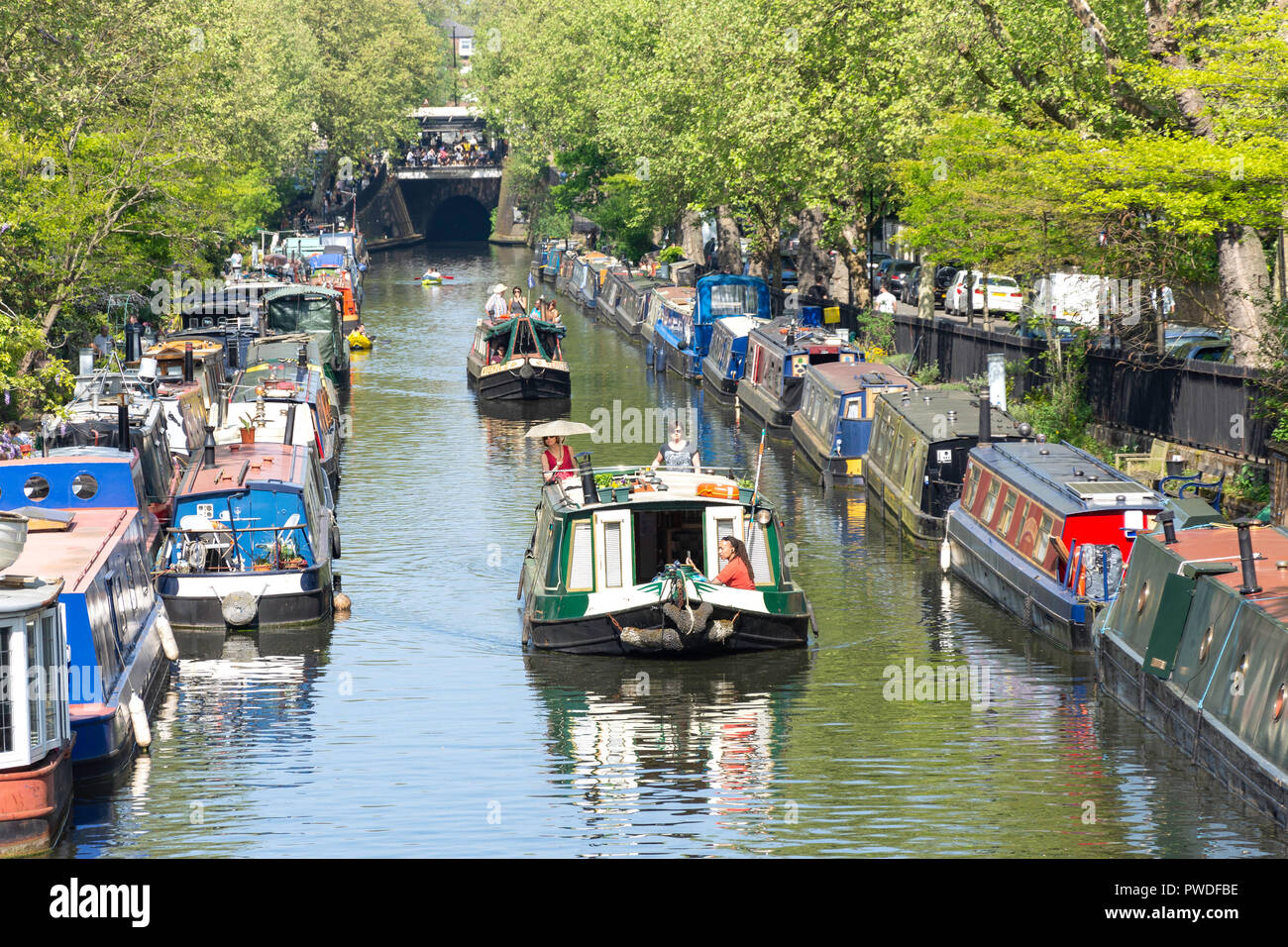 Kanal Boote auf dem Grand Union Canal, Little Venice, Maida Vale, Westminster, London, England, Vereinigtes Königreich Stockfoto