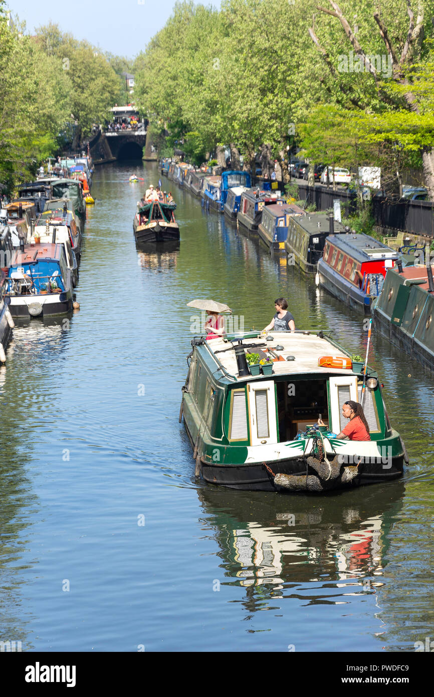 Kanal Boote auf dem Grand Union Canal, Little Venice, Maida Vale, Westminster, London, England, Vereinigtes Königreich Stockfoto