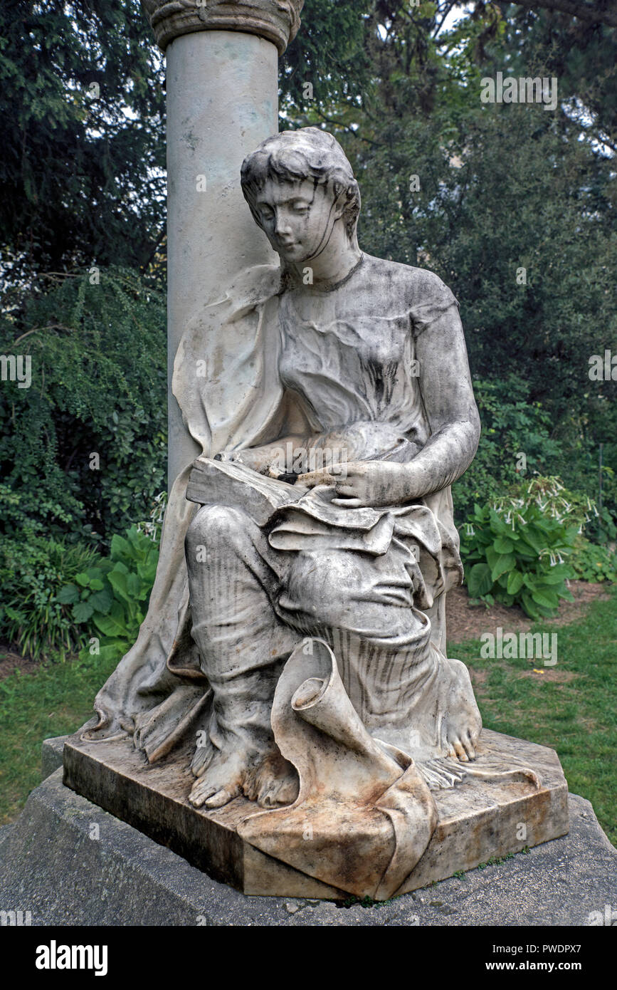 Denkmal für Louis Laurent Gabriel de Mortillet, französischer Archäologe und Anthropologe, an den Arènes de Lutèce in Paris. Von Alfred La Penne geformt. Stockfoto