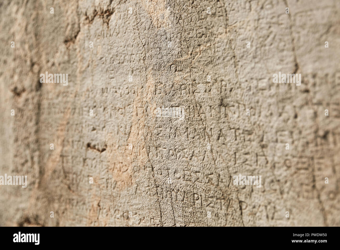 Alte Schreiben an der historischen Stätte von Delphi, Griechenland Stockfoto