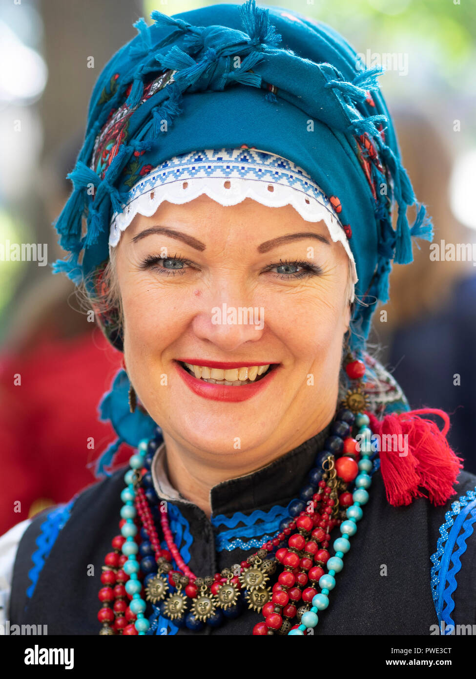 Borispol, Ukraine. 14. Okt 2018. Schönheit Ukrainisch Frau in Tracht. - Den Schutz der Jungfrau ist ein nationaler Feiertag, der von der Ukrainischen Orthodoxen Kirche gefeiert. An diesem Tag gleichzeitig die Urlaub der ukrainischen Kosaken, der Tag der Gründung der Ukrainischen aufständischen Armee und der Tag der Verteidiger der Ukraine gefeiert. Quelle: Igor Golovnov/Alamy leben Nachrichten Stockfoto