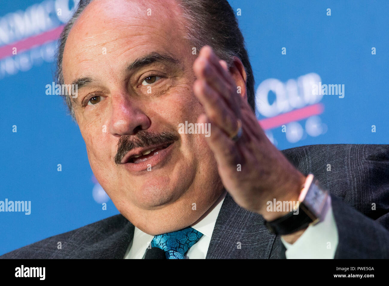 Washington DC, USA. 15. Oktober 2018. Larry Merlo, Präsident und CEO von CVS-Gesundheit, nimmt in einem Interview bei einem wirtschaftlichen Verein von Washington Veranstaltung in Washington, D.C., am 15. Oktober 2018. Credit: Kristoffer Tripplaar/Alamy leben Nachrichten Stockfoto