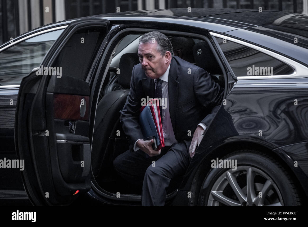 London, Großbritannien. 16. Oktober, 2018. Die Minister kommen für eine erweiterte Kabinettssitzung in Downing Street 10. Credit: Guy Corbishley/Alamy leben Nachrichten Stockfoto