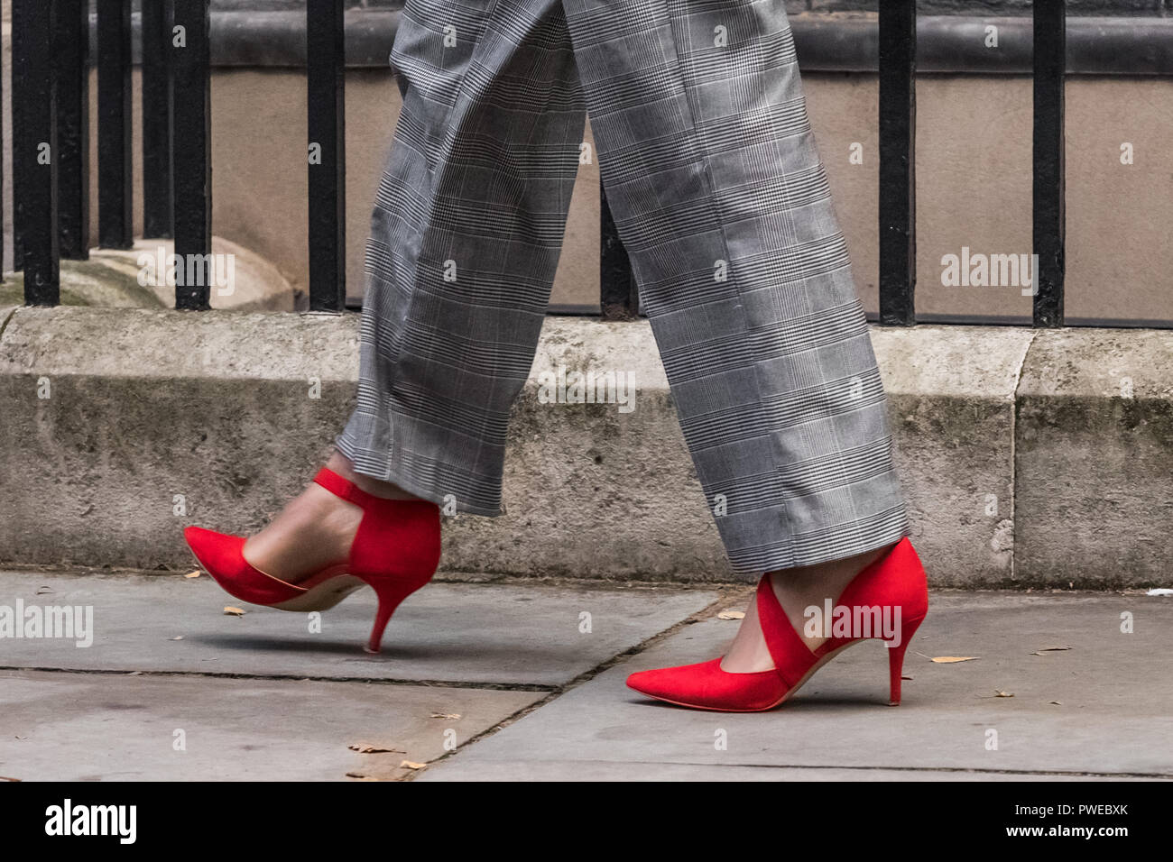 London, Großbritannien. 16. Oktober, 2018. Die Minister kommen für eine erweiterte Kabinettssitzung in Downing Street 10. Credit: Guy Corbishley/Alamy leben Nachrichten Stockfoto