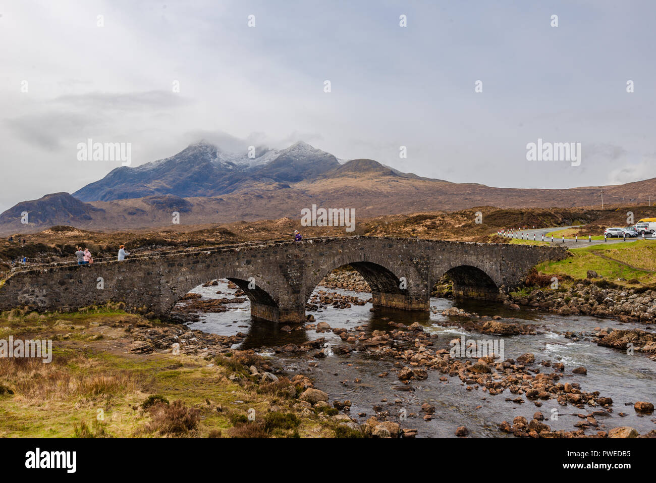 Die Brücke im Sliglachan, Black Cuillin Mountain Range, Schottland, Großbritannien Stockfoto