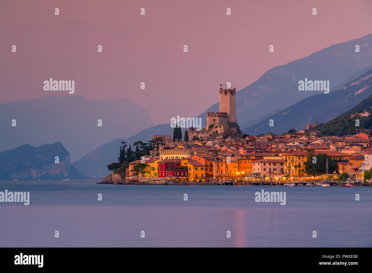 Malcesine ist eine Gemeinde (Gemeinde) am östlichen Ufer des Gardasees in der Provinz Verona in der italienischen Region Venetien. Stockfoto