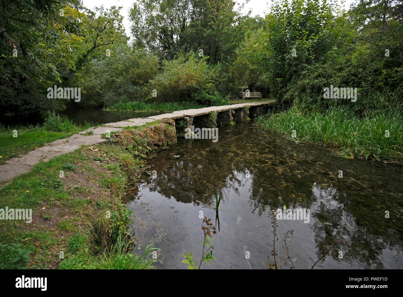 Kebles Brücke über den Fluss Lauge die Brücke verbindet das Cotswold Dörfer Eastleach Turville und Eastleach Martin, Gloucestershire, Großbritannien Stockfoto