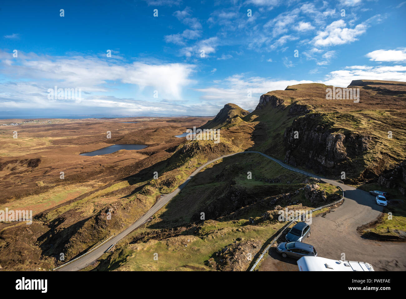 Landschaftlich reizvolle Straße durch den Quiraing, trotternish Ridge, Isle of Skye, Schottland, Großbritannien Stockfoto