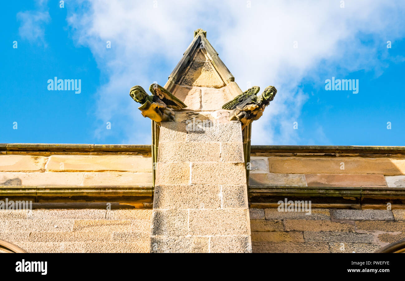 Erodiert Sandstein Engel Wasserspeier, St. Mary's Episcopal Church, Dalkeith, Midlothian, Schottland, Großbritannien Stockfoto