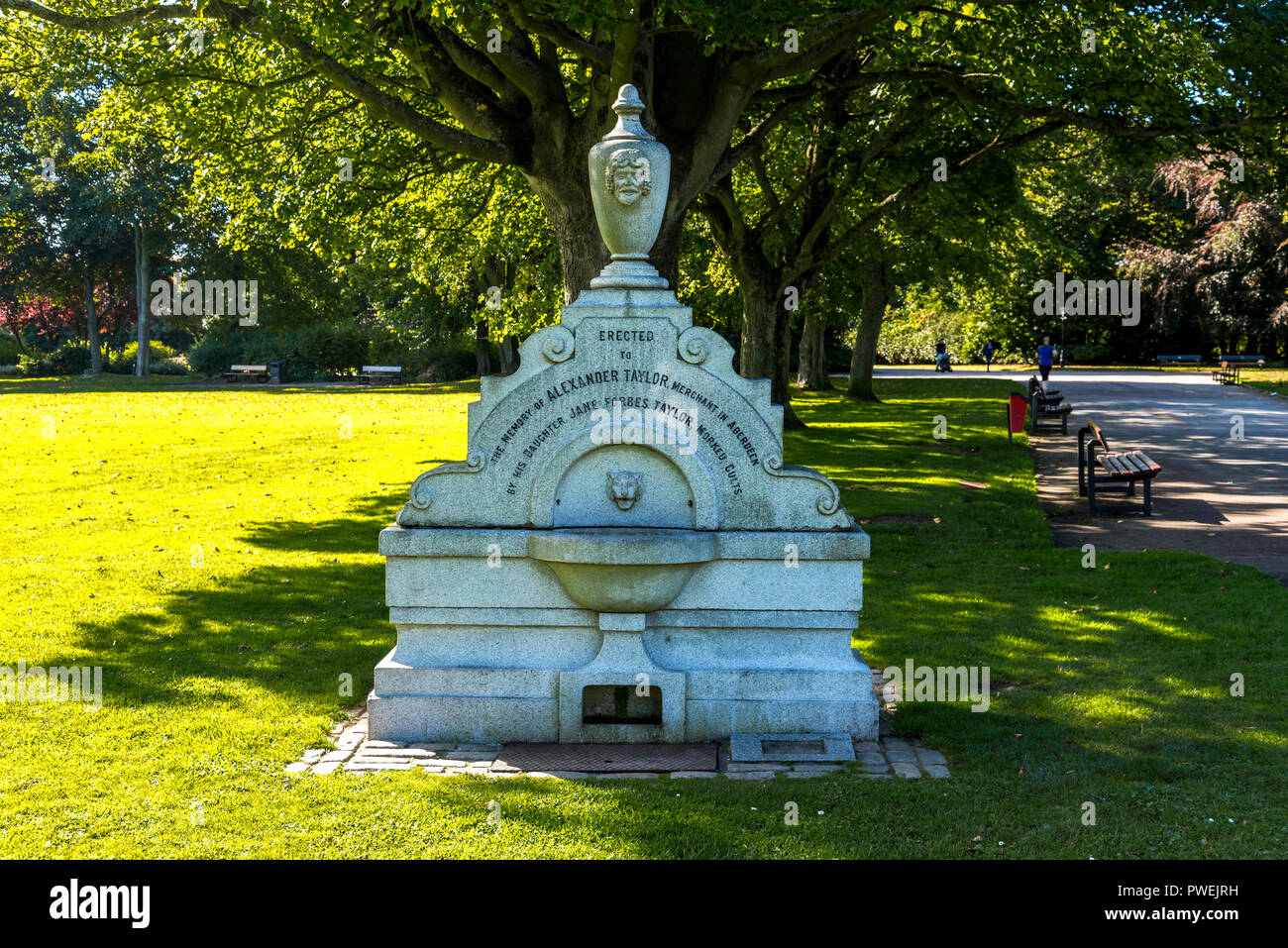 Ein altes Denkmal Trinkbrunnen in Duthie Park, Aberdeen, Schottland Stockfoto