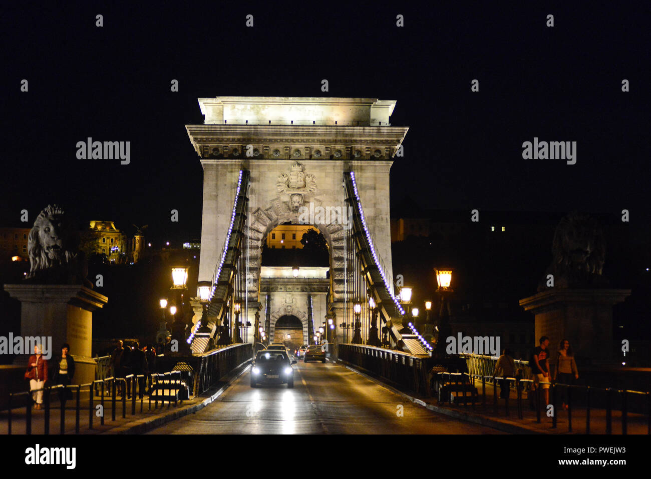 Széchenyi Kettenbrücke bei Nacht, Budapest, Ungarn Stockfoto