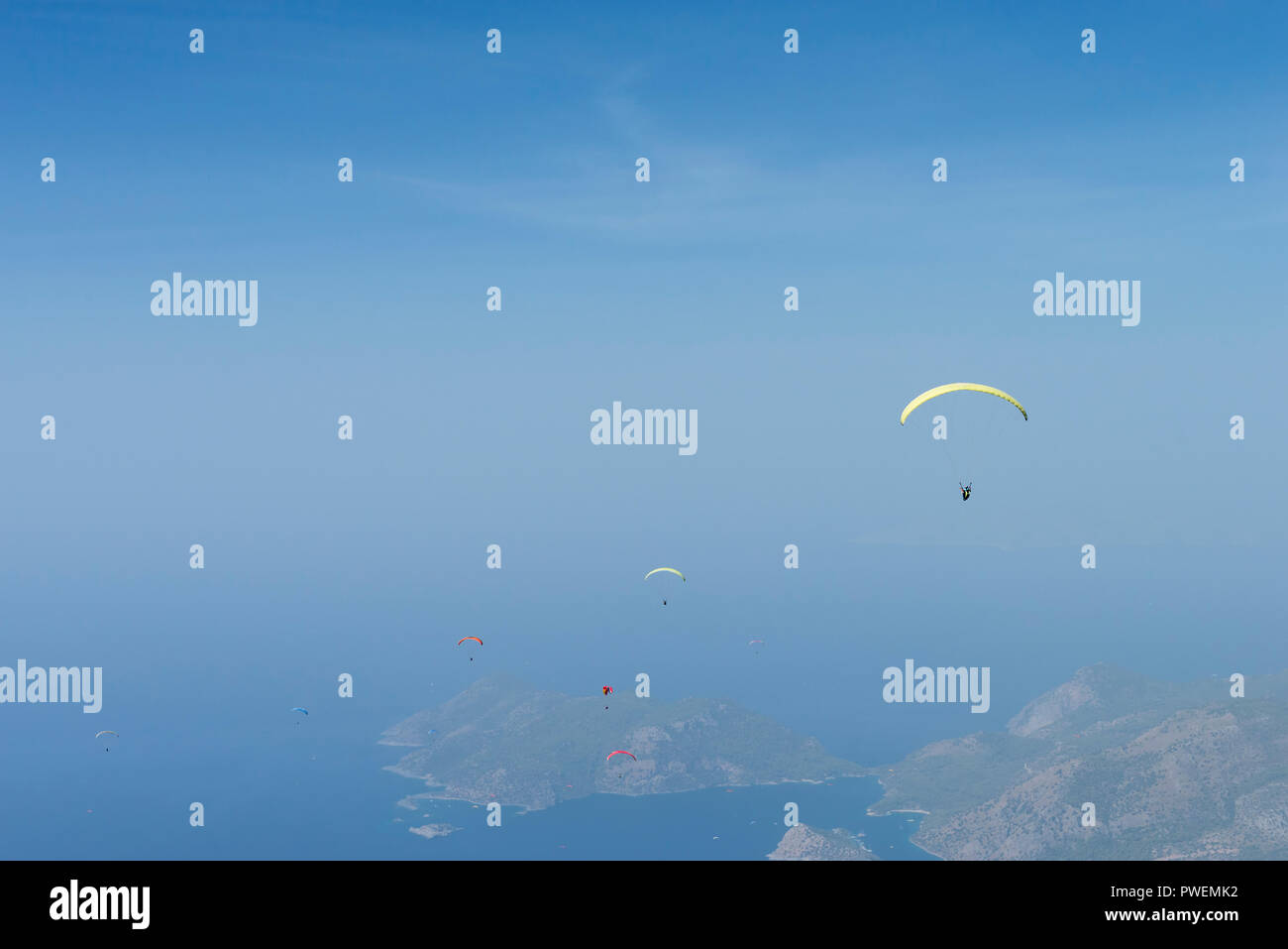 Paragliding in Ölüdeniz Stockfoto