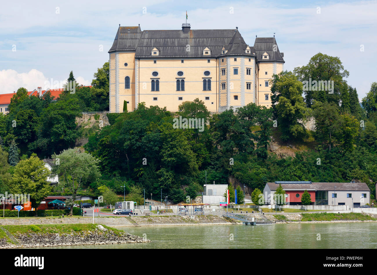 Österreich, Oberösterreich, Bezirk Perg, Grein an der Donau, Mühlviertels, Strudengau, Schloss Greinburg Schloss auf dem Hohenstein Hügel oberhalb der Donau, Donau, Oberösterreich Maritim Museum in der Burg Stockfoto