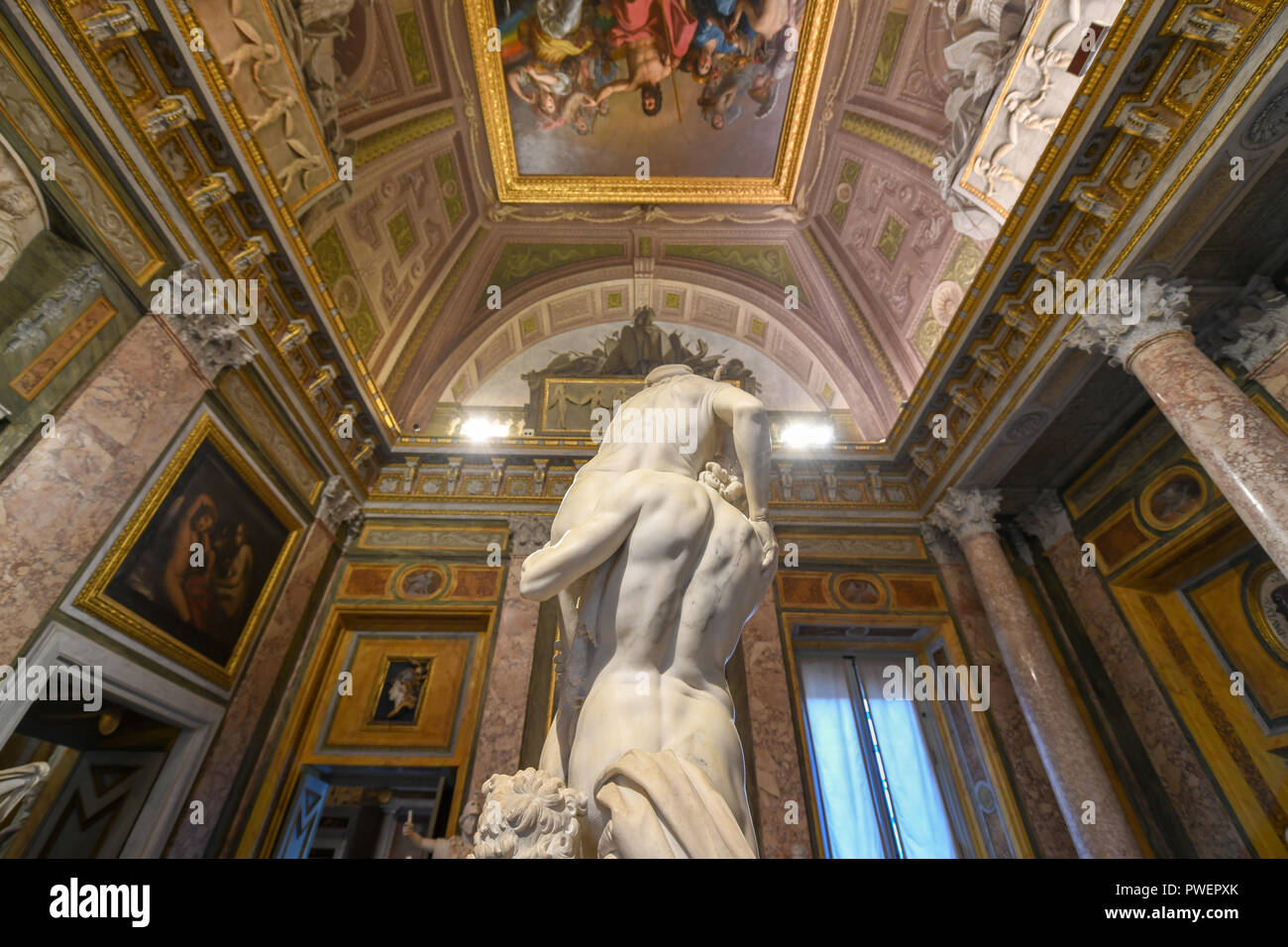 Rom, Italien, 25. März 2018: Marmor Statuen in der Villa Borghese in Rom, Italien. Stockfoto