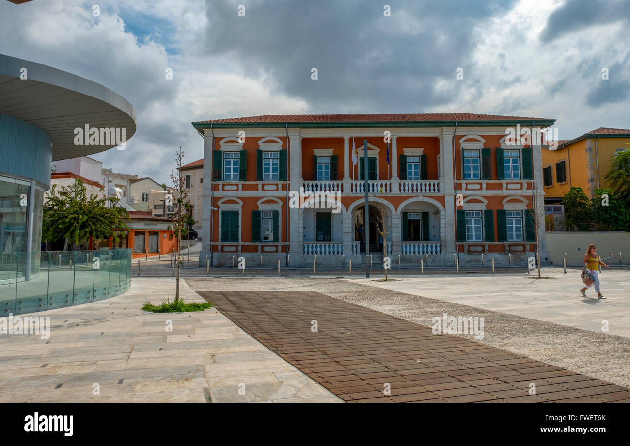 Public Viewing Area und Cafe in der Altstadt von Paphos Stockfoto