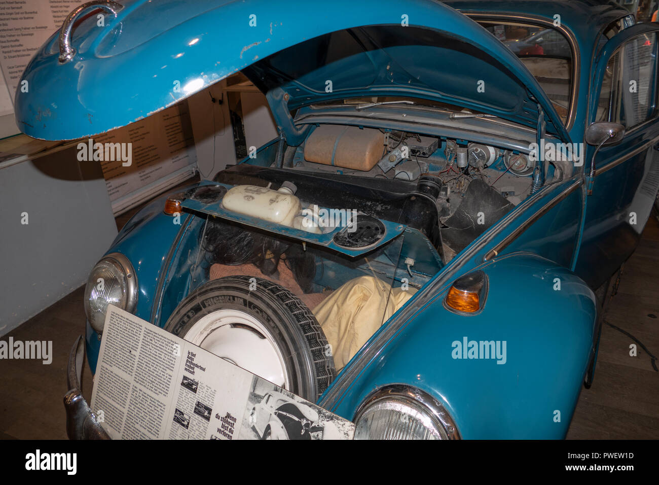 VW Volkswagen 1200 wurde verwendet, um die DDR-Bürger in die Flucht nach West-Berlin zu verbergen. Kurt Wordel geschmuggelt 55 Ostdeutsche über die Berliner Mauer. Stockfoto