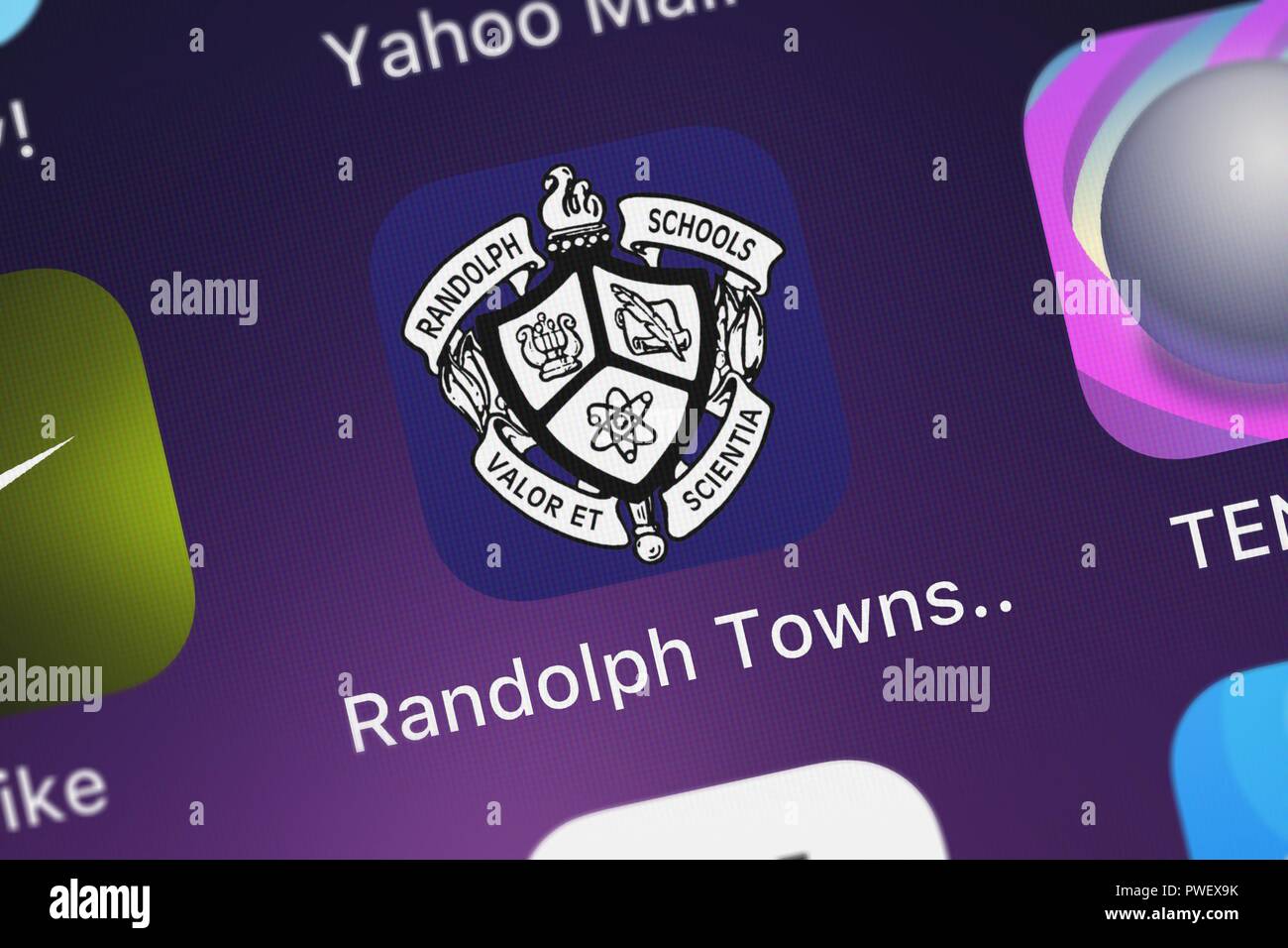 London, Großbritannien, 15. Oktober 2018: Screenshot von Blackboard Inc. mobile App Randolph Township SD. Stockfoto