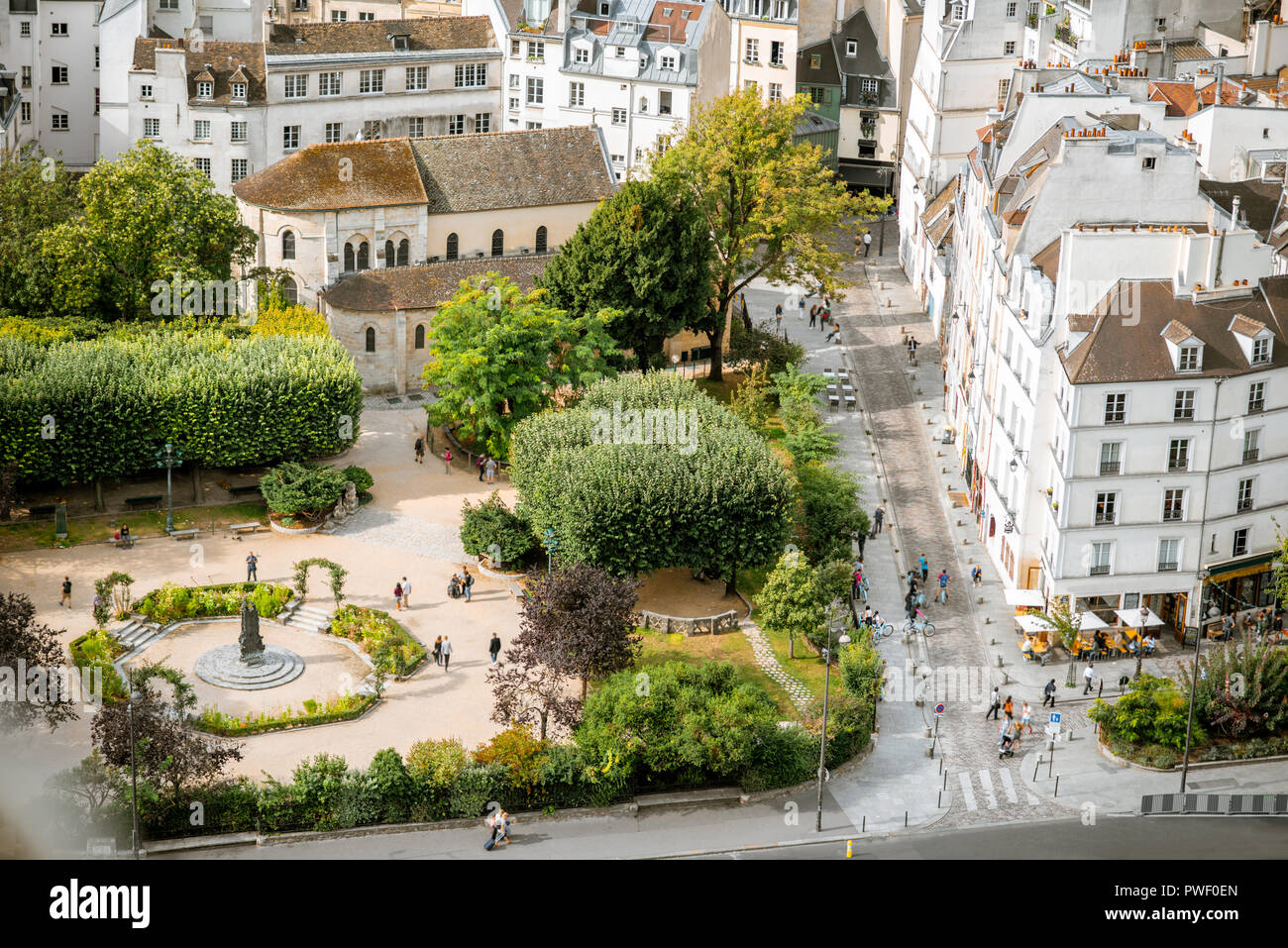 Ansicht von oben auf der schönen Wohngebäude in Paris. Stockfoto