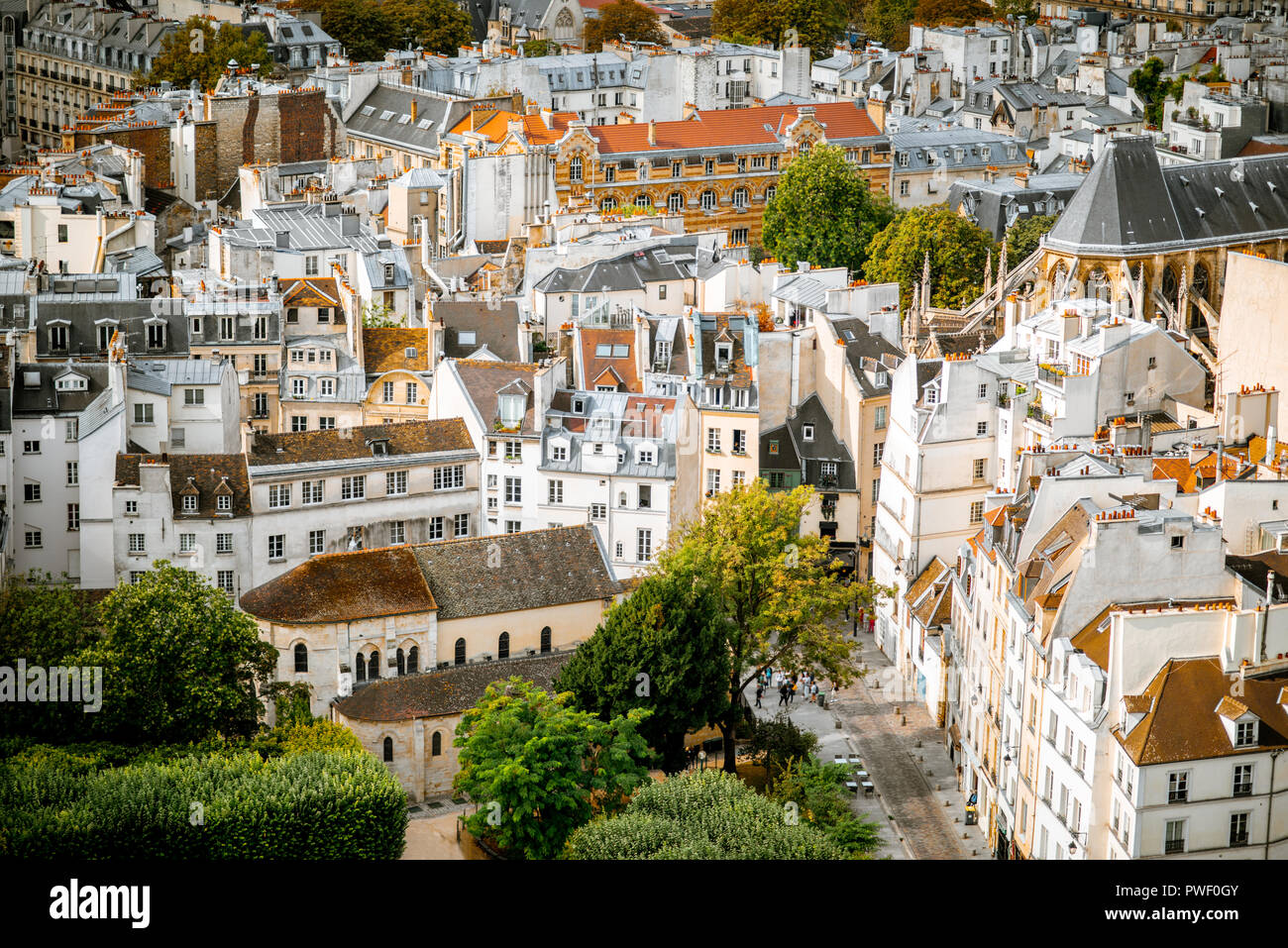 Ansicht von oben auf der schönen Wohngebäude in Paris. Stockfoto