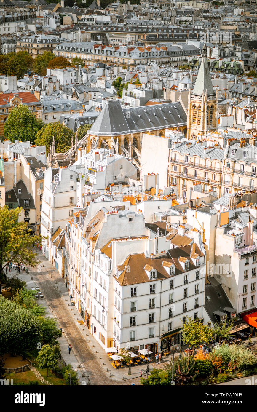 Ansicht von oben auf der schönen Wohngebäude in Paris. Stockfoto