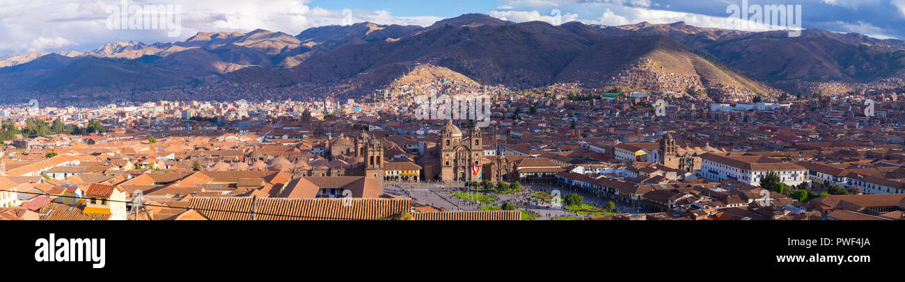 Panoramablick von Cusco und Landschaft - Peru bei Sonnenuntergang Stockfoto