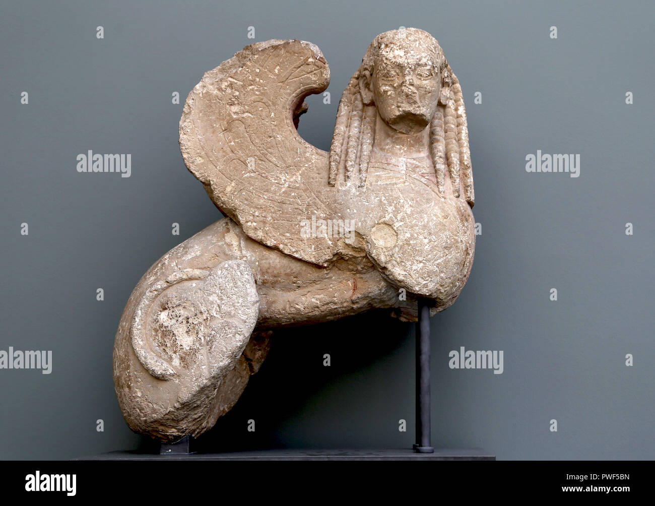 Grab sphinx C. 570 v. Chr.. Attika. Anfang der archaischen Zeit, Griechenland. Kalkstein. Stockfoto