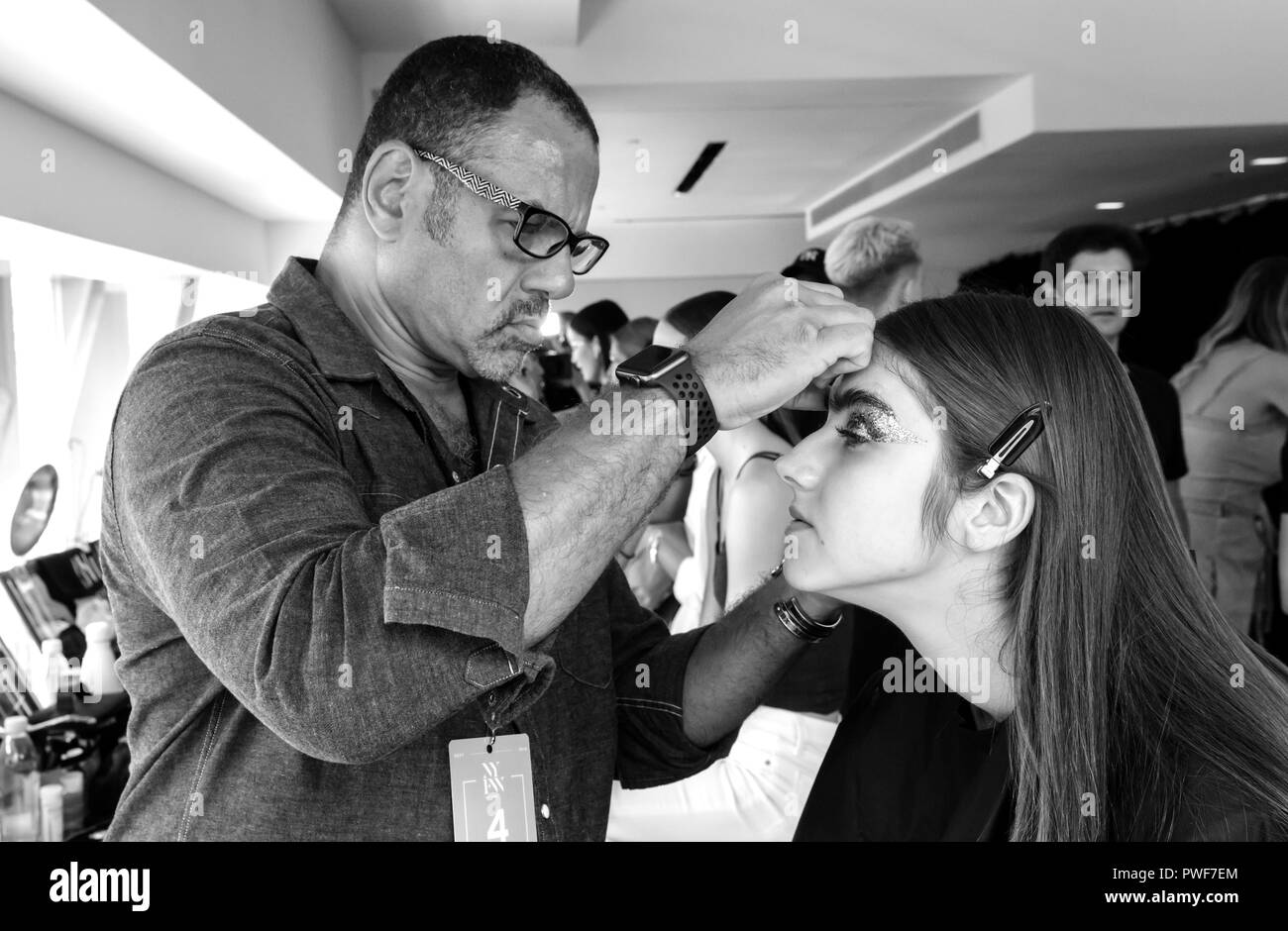 New York, NY-September 06, 2018: Jay Jankowska bereitet die Bühne für die Tadashi Shoji Frühling Sommer 2019 fashion show während der New York Fashion Week Stockfoto