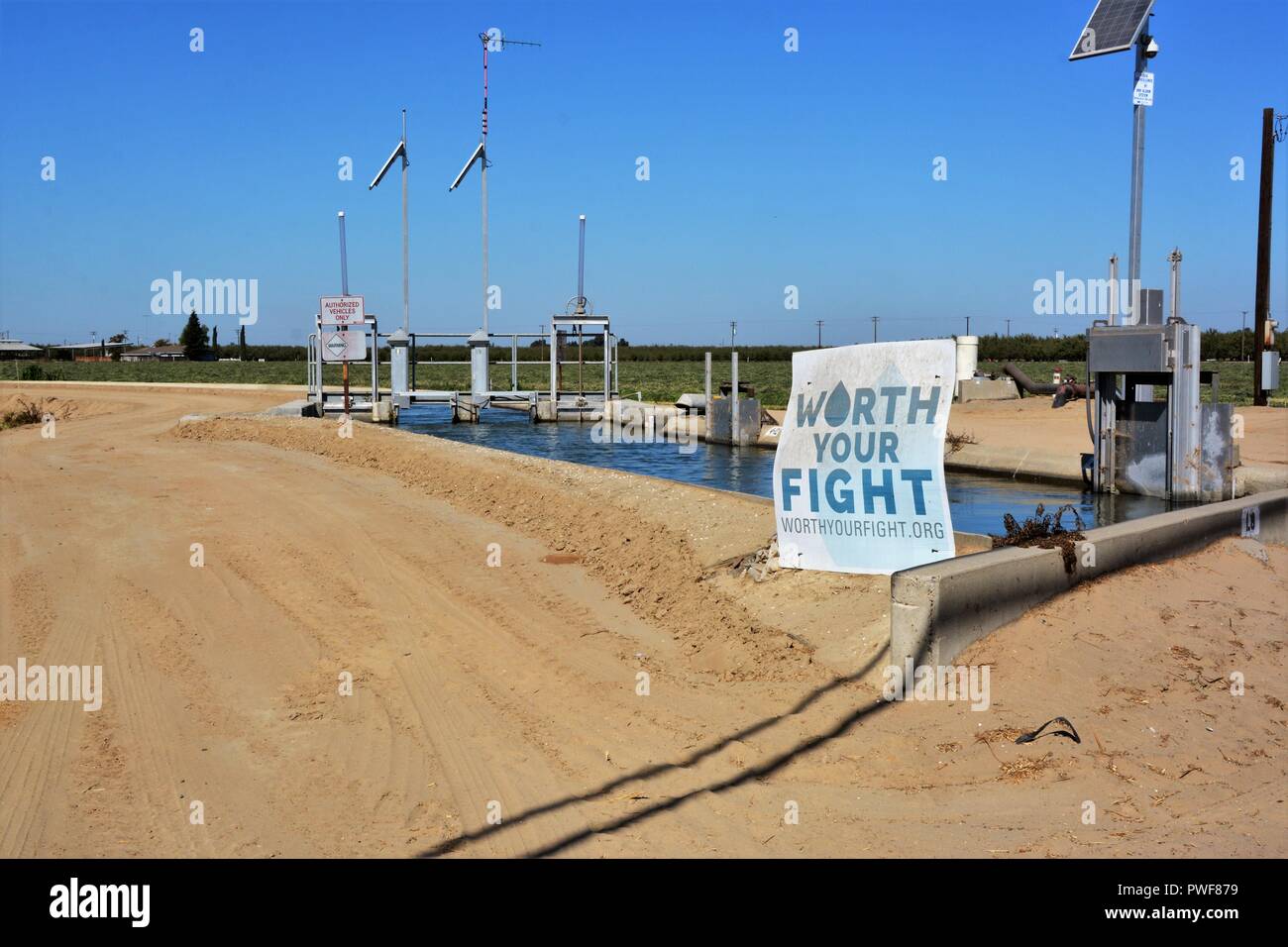 Kalifornien Wasser zu Dürre Bereichen wegen der globalen Erwärmung bewegt Stockfoto