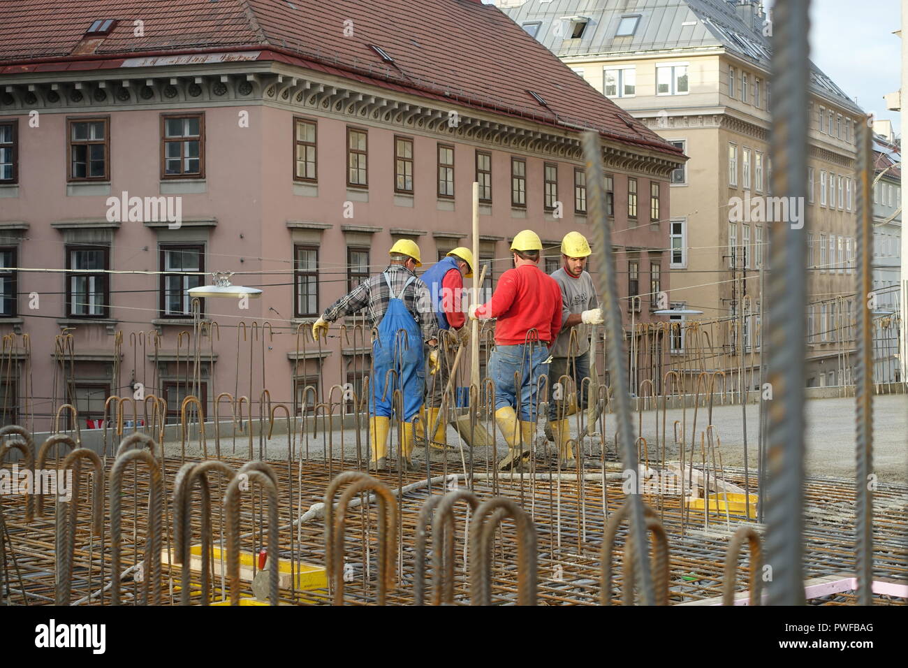 Wien, Experimentierfeld des Wohnbaus Beatrixgasse 11, Betonieren Einer Geschoßdecke Stockfoto