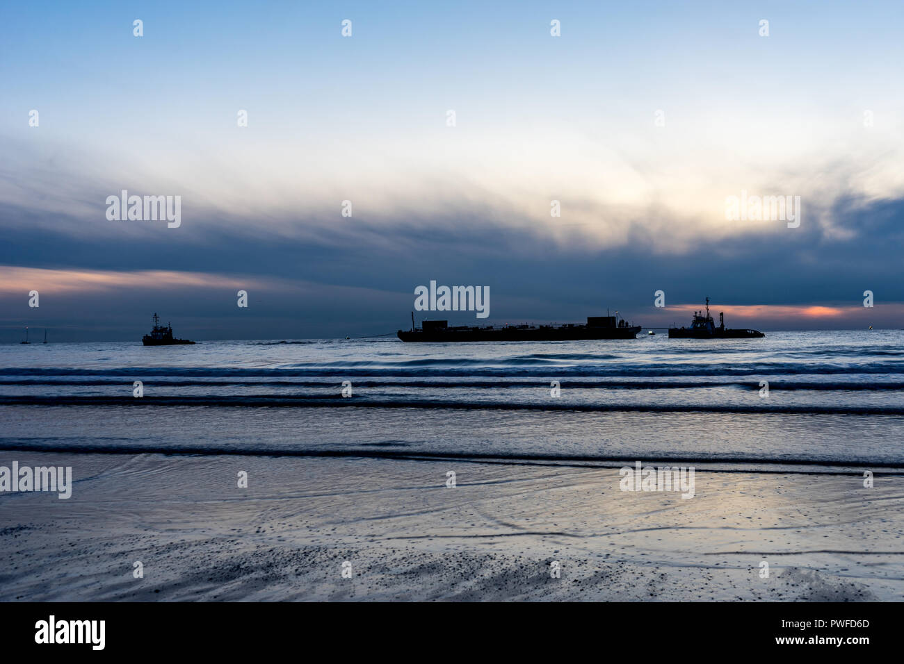 Niederlande, Den Haag, Scheveningen, Europa, einen Sandstrand, neben einem Körper von Wasser Stockfoto