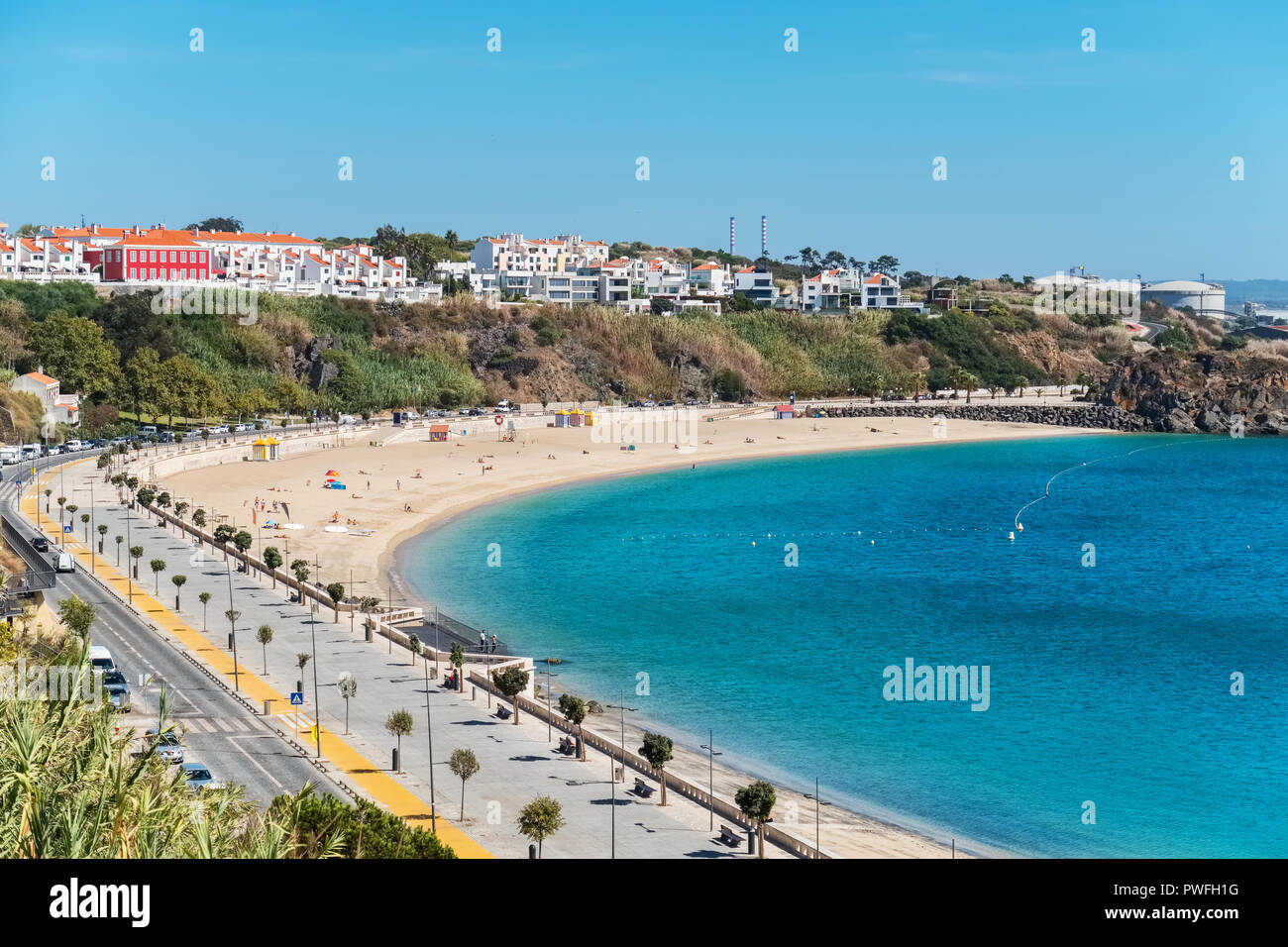 Stadt Strand und Hafen von Sines. Alentejo, Portugal Stockfoto