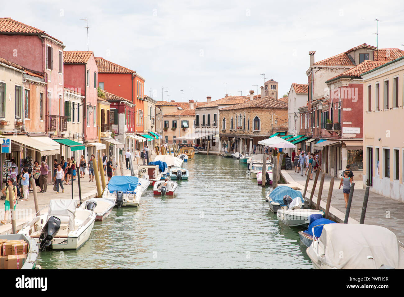 Fondamenta dei Vetrai, einer der wichtigsten Straßen auf der Insel Murano, Venedig, Italien. Stockfoto