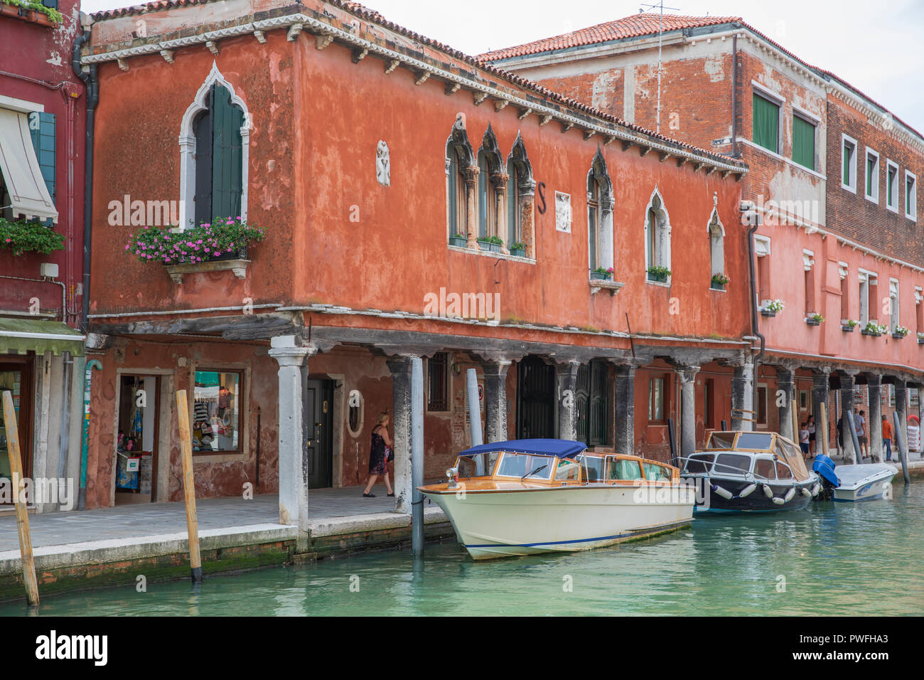 Hübsches Gebäude entlang der Fondamenta dei Vetrai, Venedig, Italien. Stockfoto