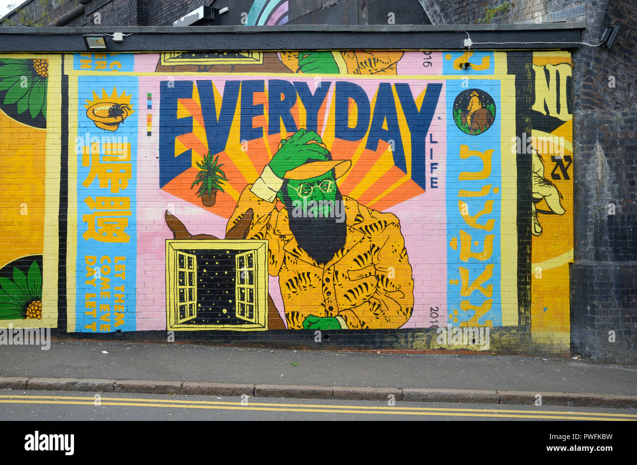 Alltag Street Art oder Wandmalerei Digbeth Birmingham England Stockfoto