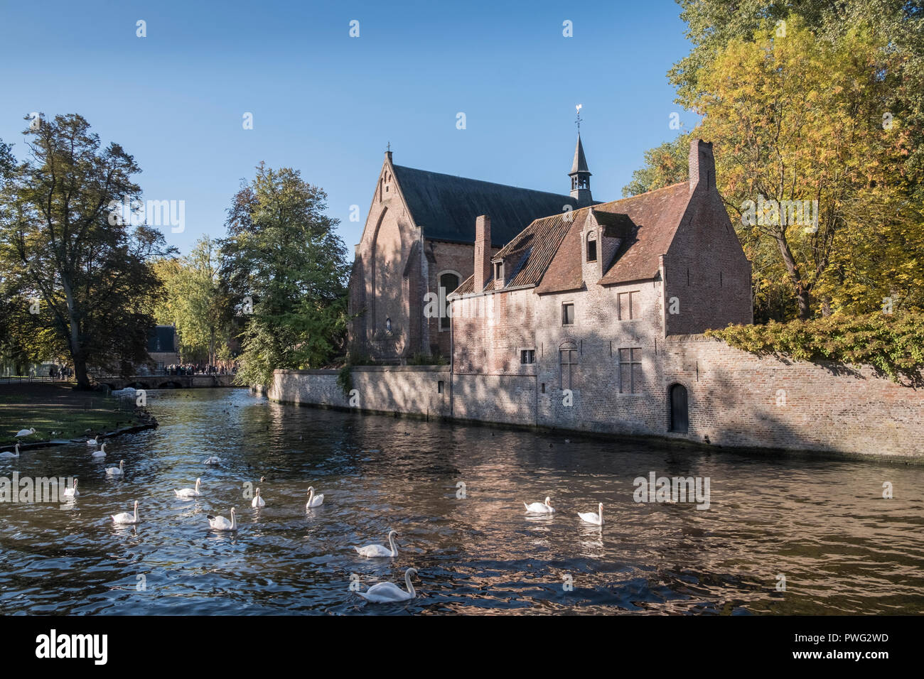 Gebäude innerhalb der Begijnhof (beguinage) Komplexe, Heimat der Benediktinerinnen, Wijngaardplein, Brügge, Belgien Stockfoto