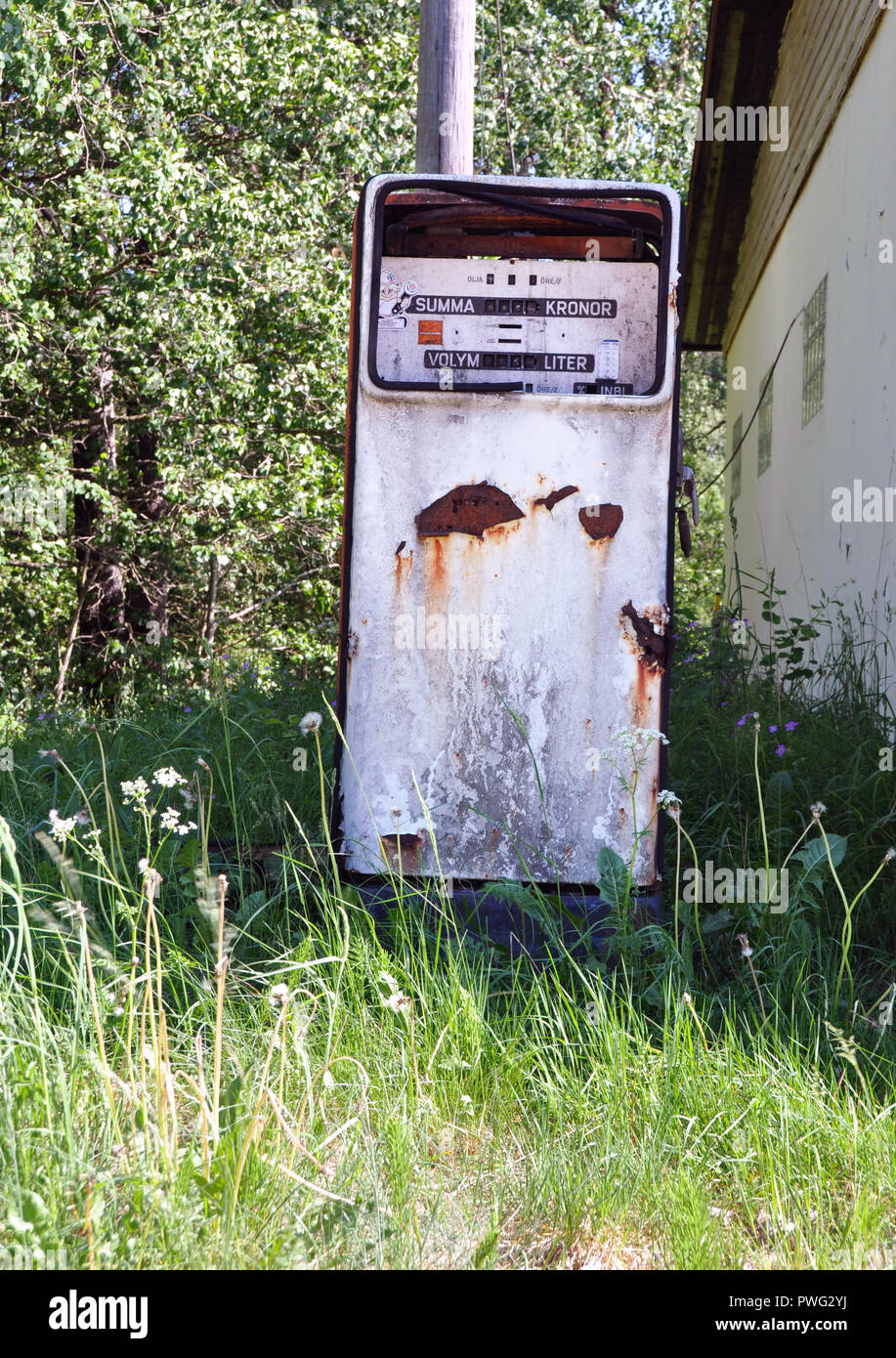 Alte Tankstelle aufgegeben. Stockfoto